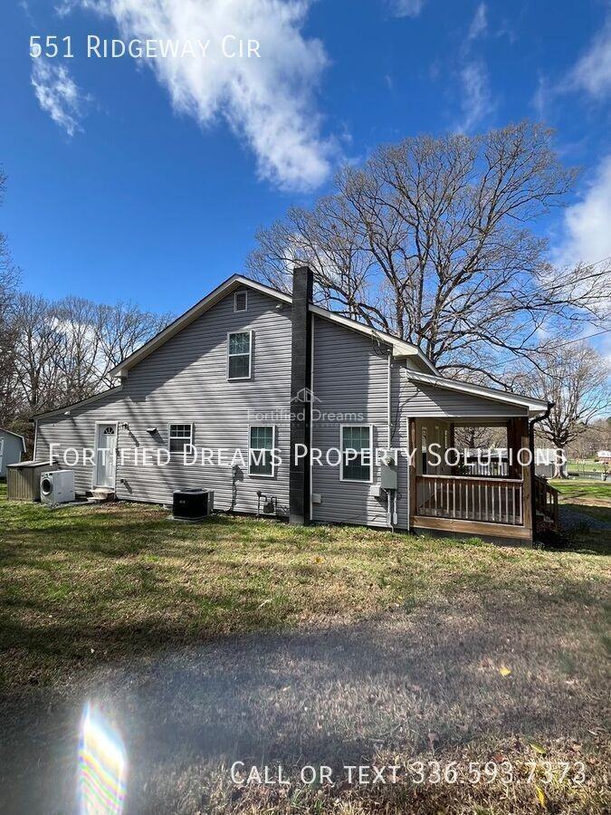 551 Ridgeway Cir - Photo 3 of 19