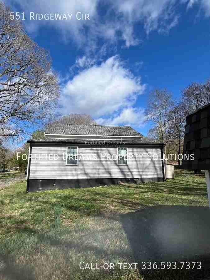 551 Ridgeway Cir - Photo 4 of 19