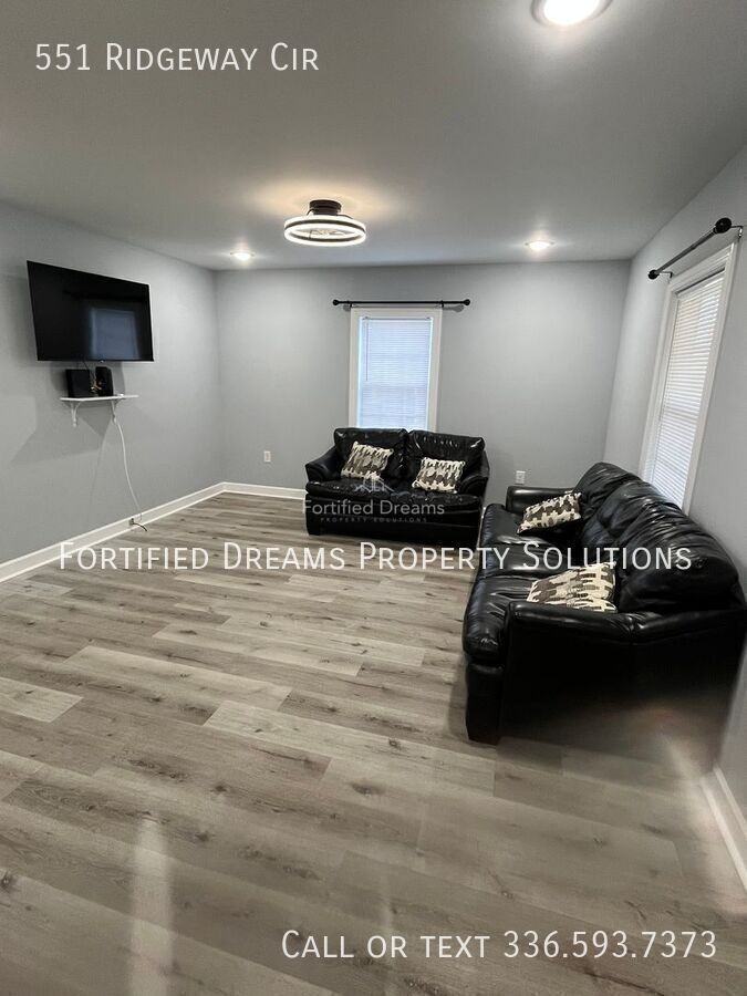 551 Ridgeway Cir - Photo 5 of 19