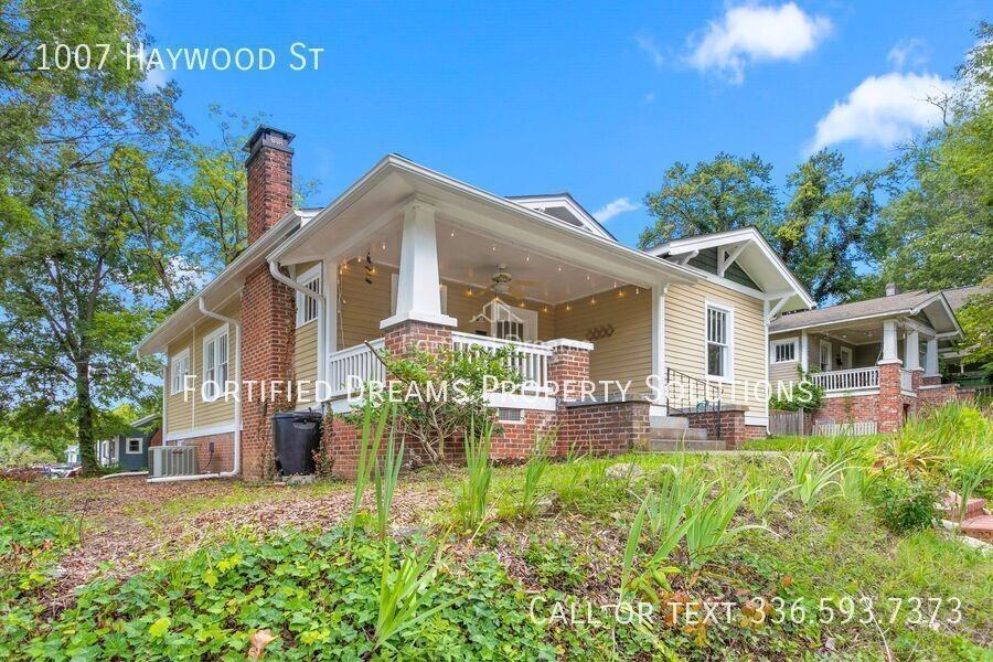 1007 Haywood St - Photo 2 of 32