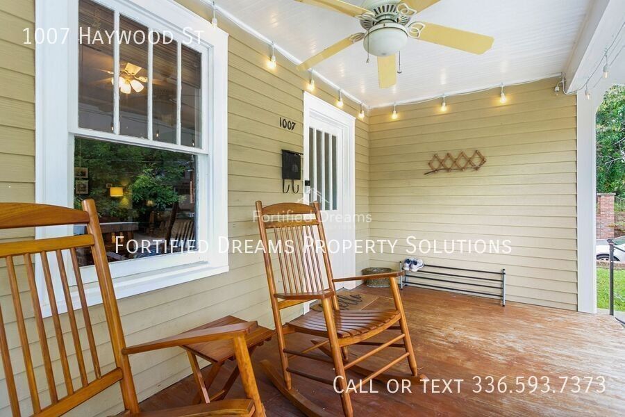 1007 Haywood St - Photo 5 of 32