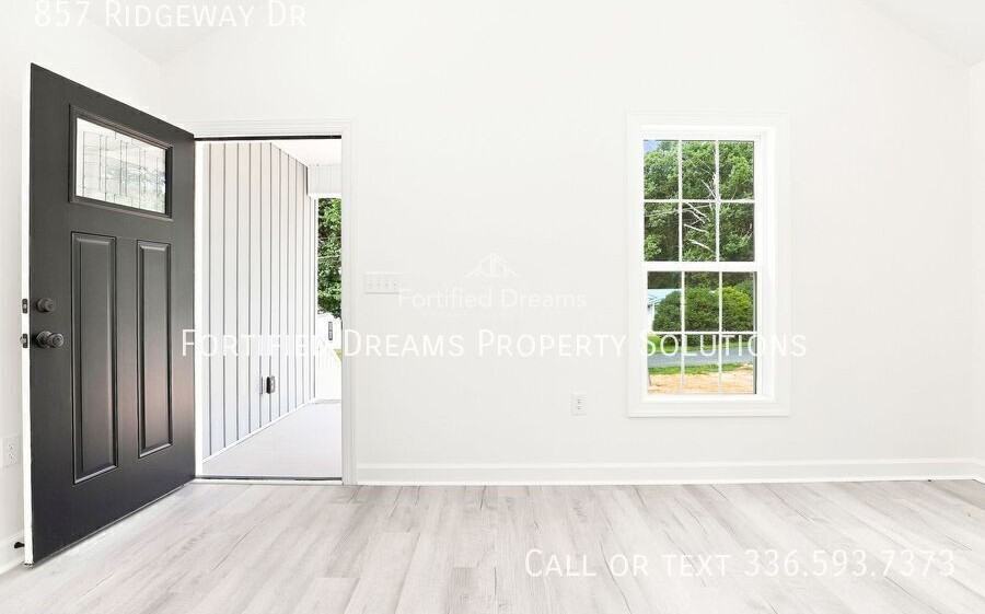 857 Ridgeway Dr - Photo 3 of 16
