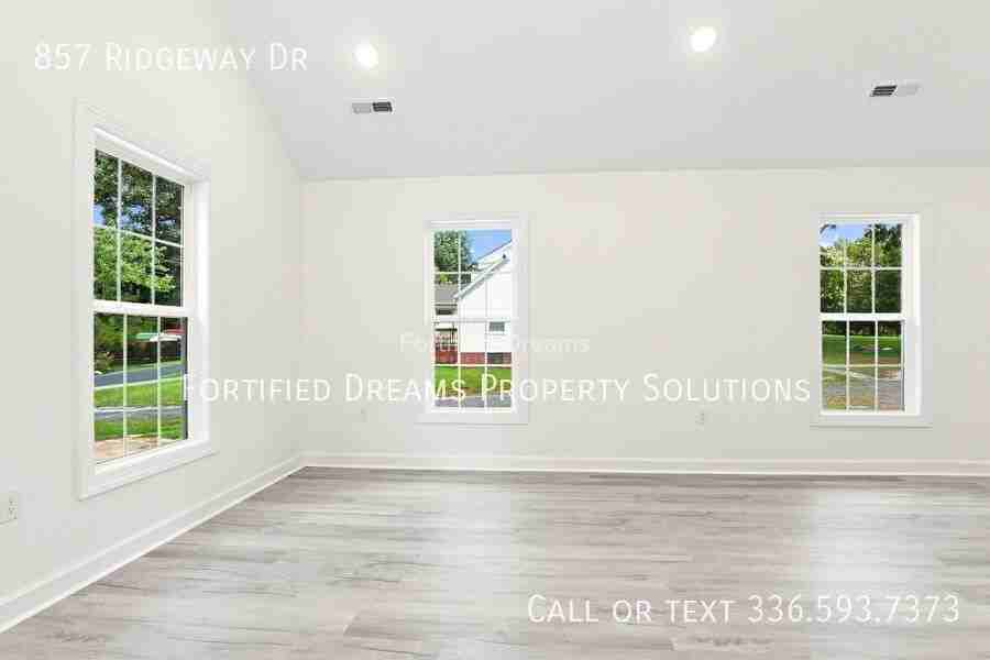 857 Ridgeway Dr - Photo 4 of 16