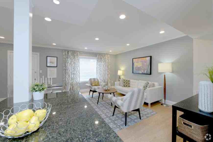 509 Vfw Pkwy - Photo 2 of 7