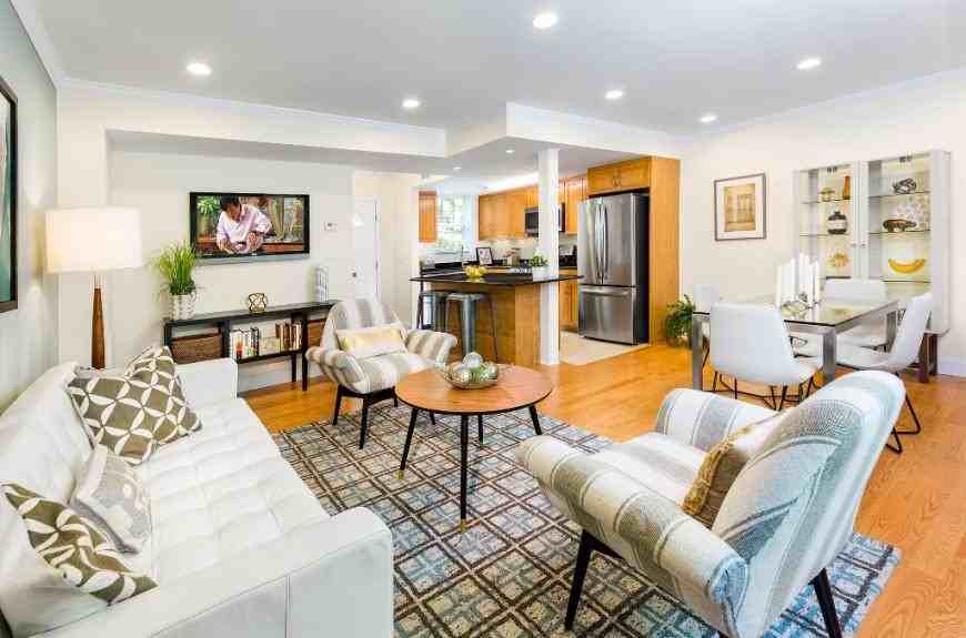 509 Vfw Pkwy - Photo 3 of 7