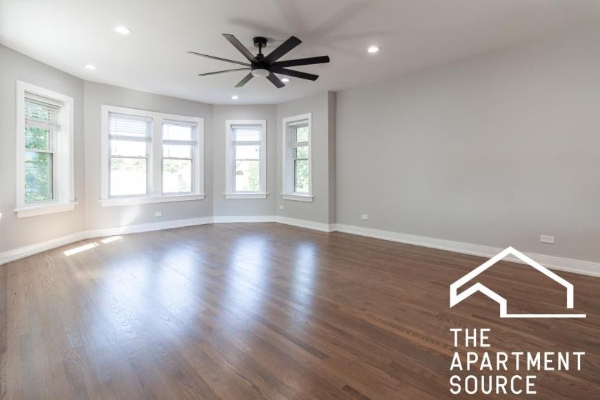 2639 W Carmen Ave - Photo 2 of 10