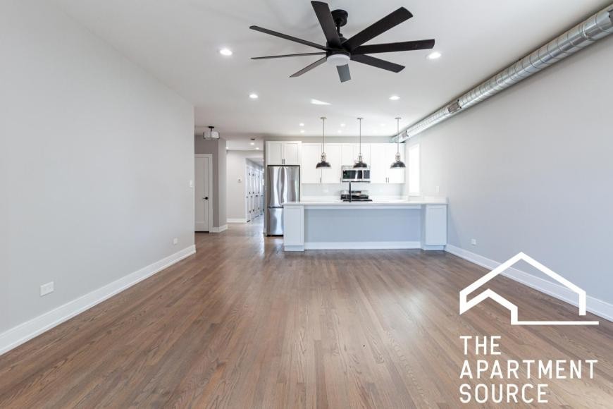 2639 W Carmen Ave - Photo 3 of 10