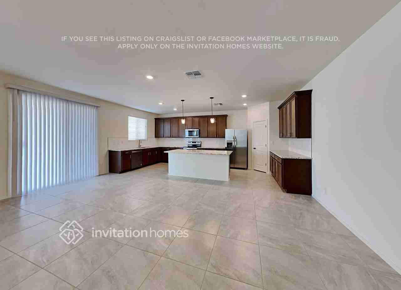 11406 W Edgemont Ave - Photo 4 of 19