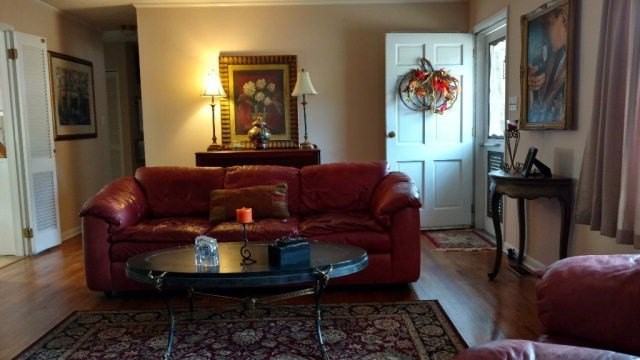 908 Valley View St - Photo 5 of 17