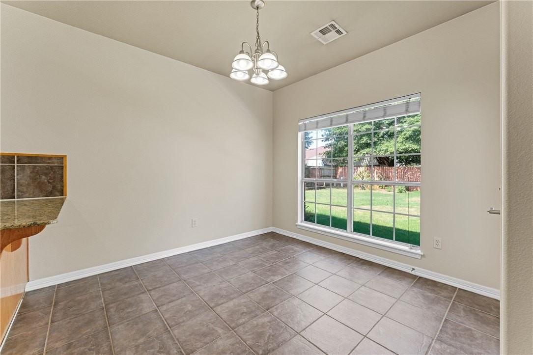 3902 Sw Blackberry St - Photo 7 of 32