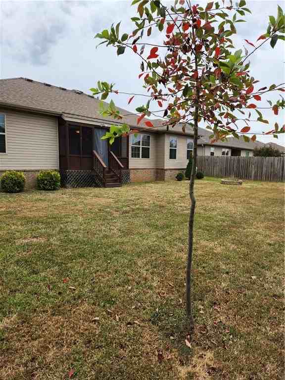705 Olivia Ln - Photo 3 of 30