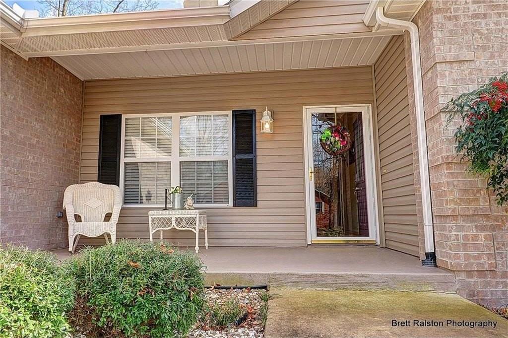 73 Merritt Dr - Photo 2 of 15