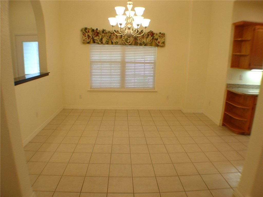 73 Merritt Dr - Photo 4 of 15