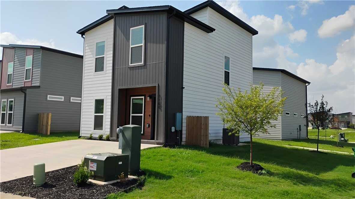 1100 Indiana Ave - Photo 3 of 16