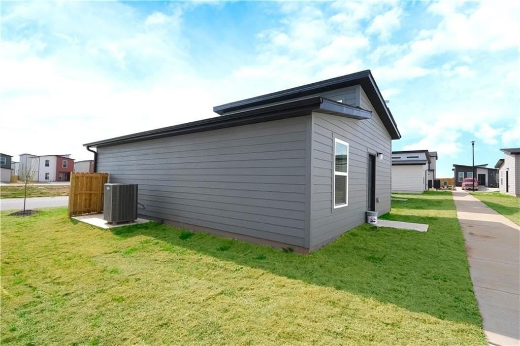 840 Illinois Ave - Photo 4 of 9