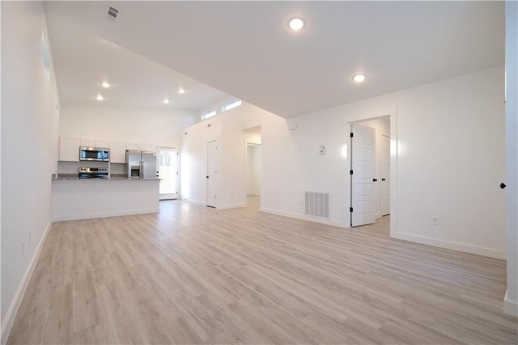 840 Illinois Ave - Photo 6 of 9