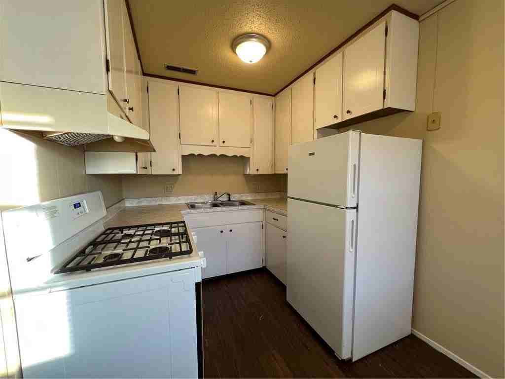 2004 Theodore Dr #C - Photo 7 of 17
