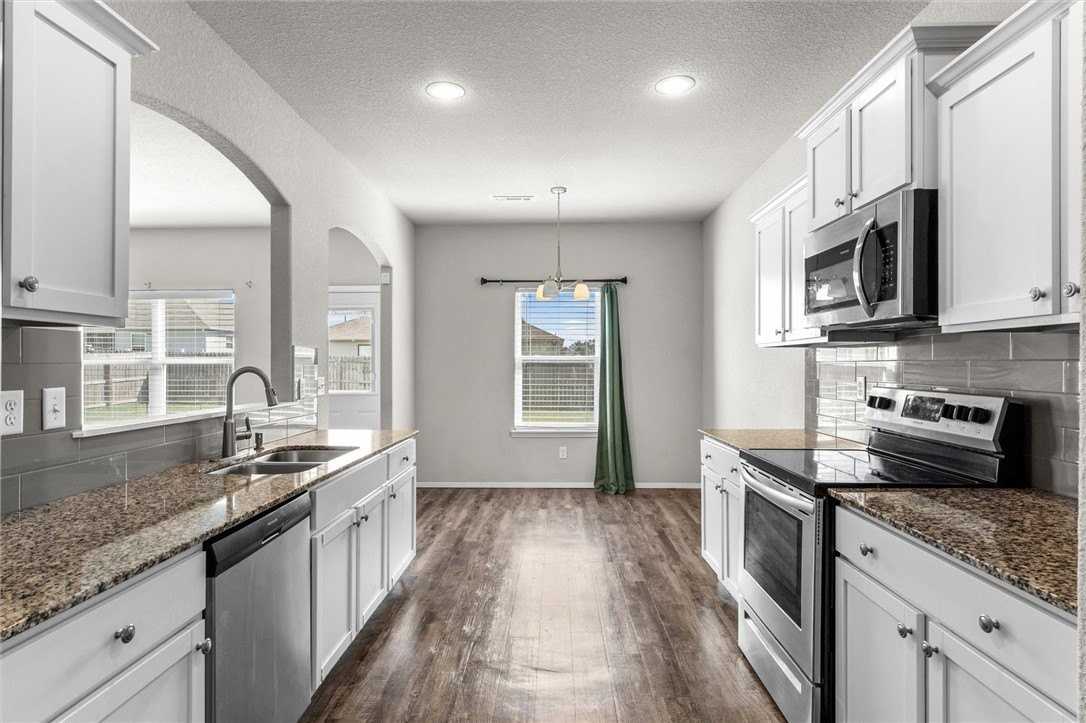 2503 Hickory Wood Ave - Photo 2 of 30