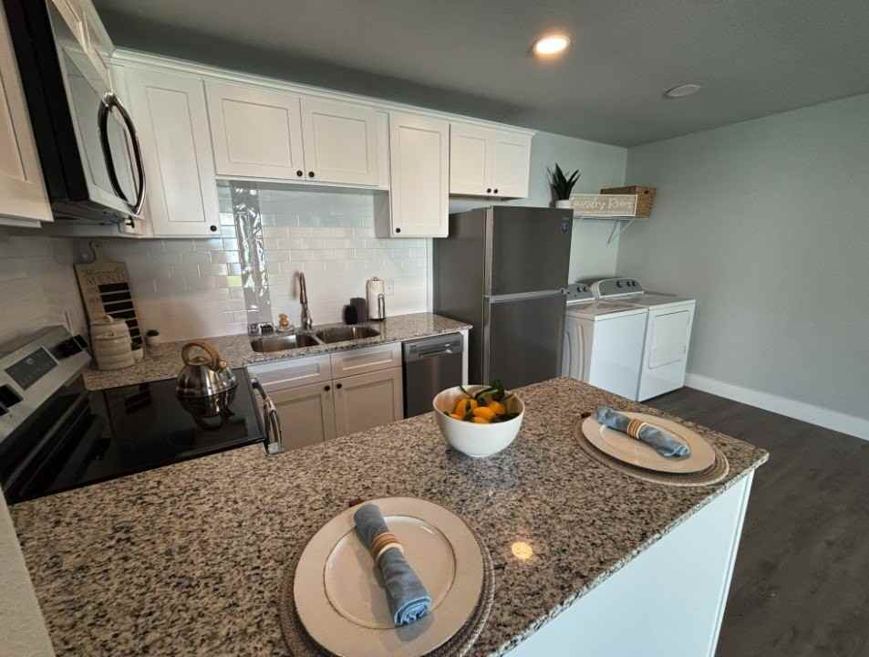 309 1/2 Park St #C - Photo 4 of 9
