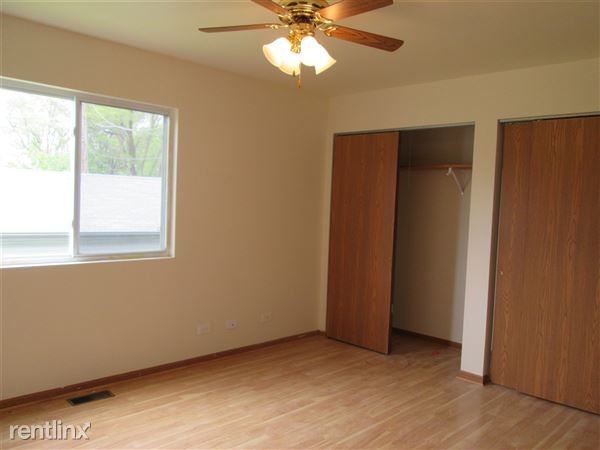 1498 Grove Ave - Photo 3 of 7