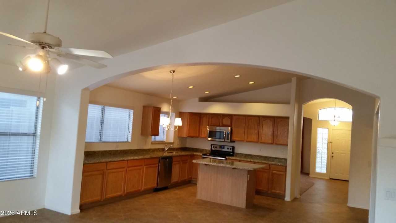 15325 W Honeysuckle Ln - Photo 5 of 29