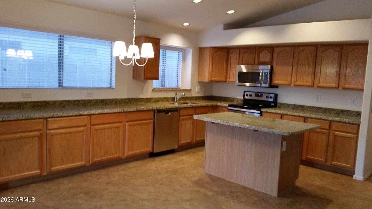 15325 W Honeysuckle Ln - Photo 6 of 29