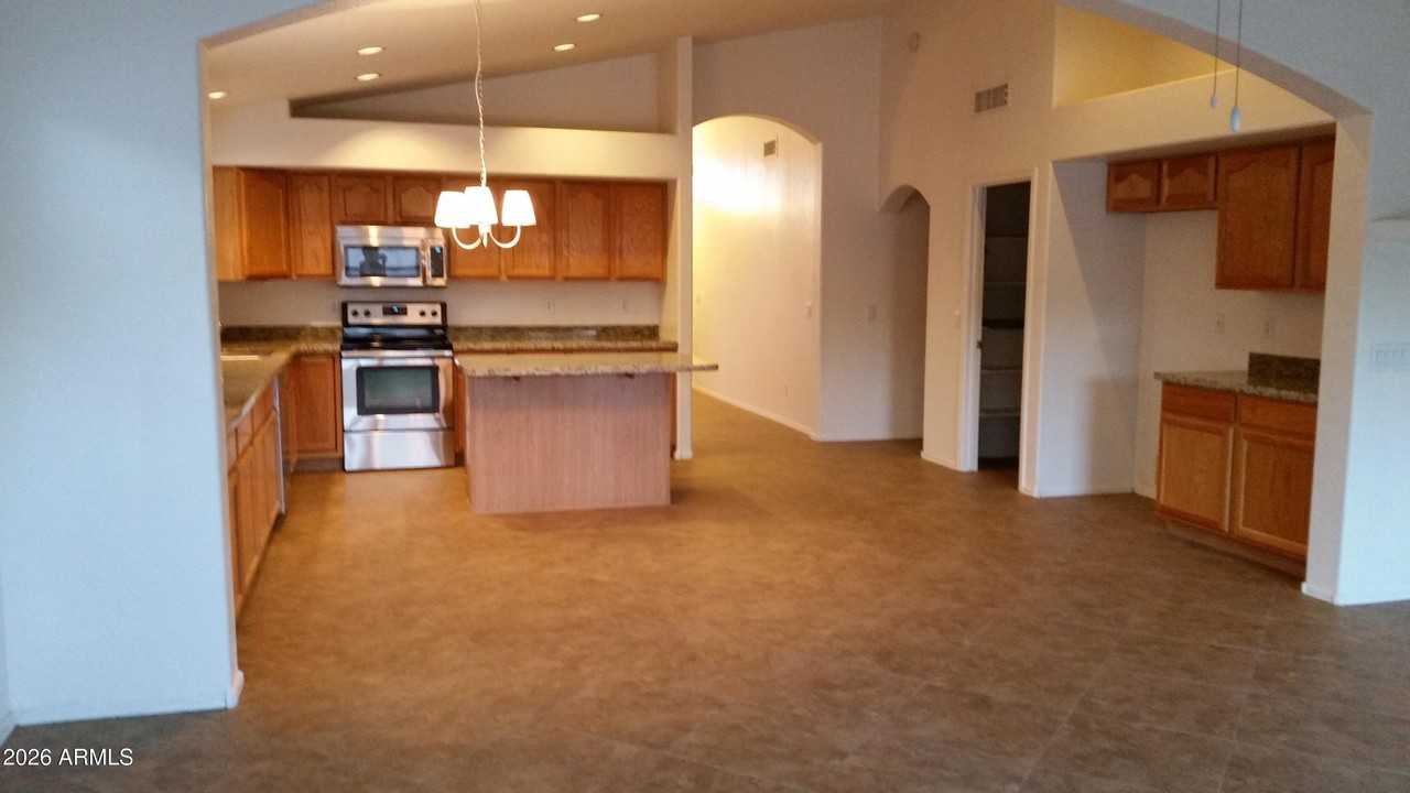 15325 W Honeysuckle Ln - Photo 7 of 29