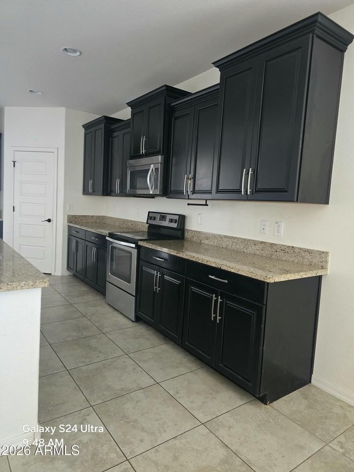 2421 S 103rd Dr - Photo 2 of 8