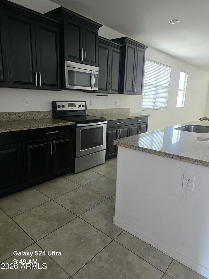 2421 S 103rd Dr - Photo 4 of 8
