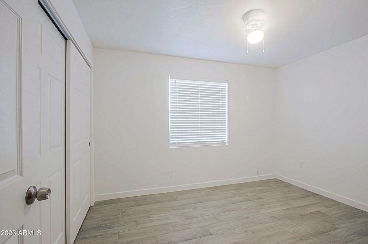 13207 N 21st Pl #6 - Photo 4 of 9