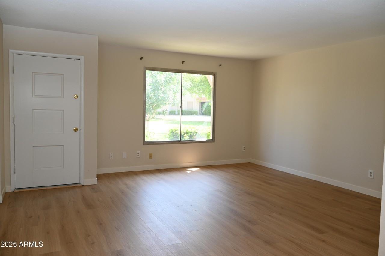 5039 N 81st St - Photo 5 of 23