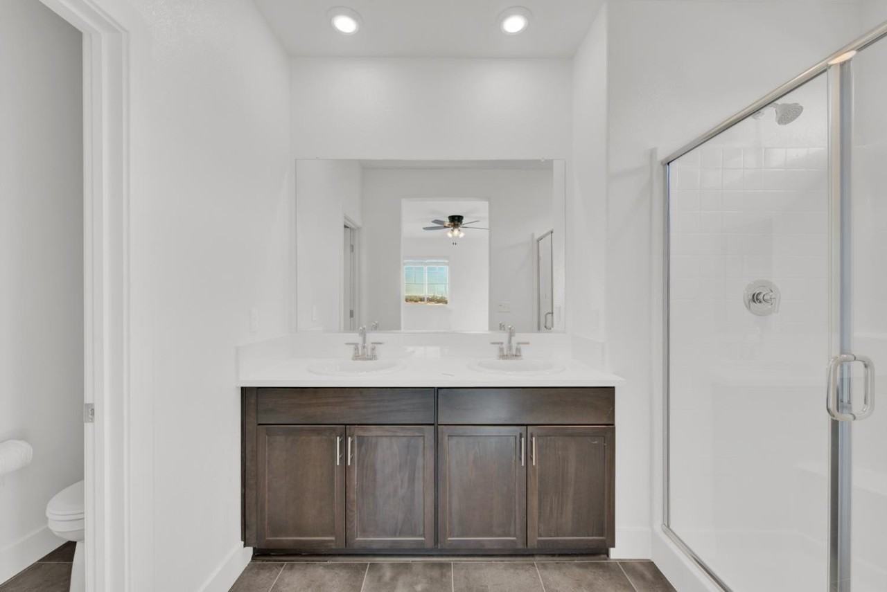 1217 Niemann St - Photo 5 of 12