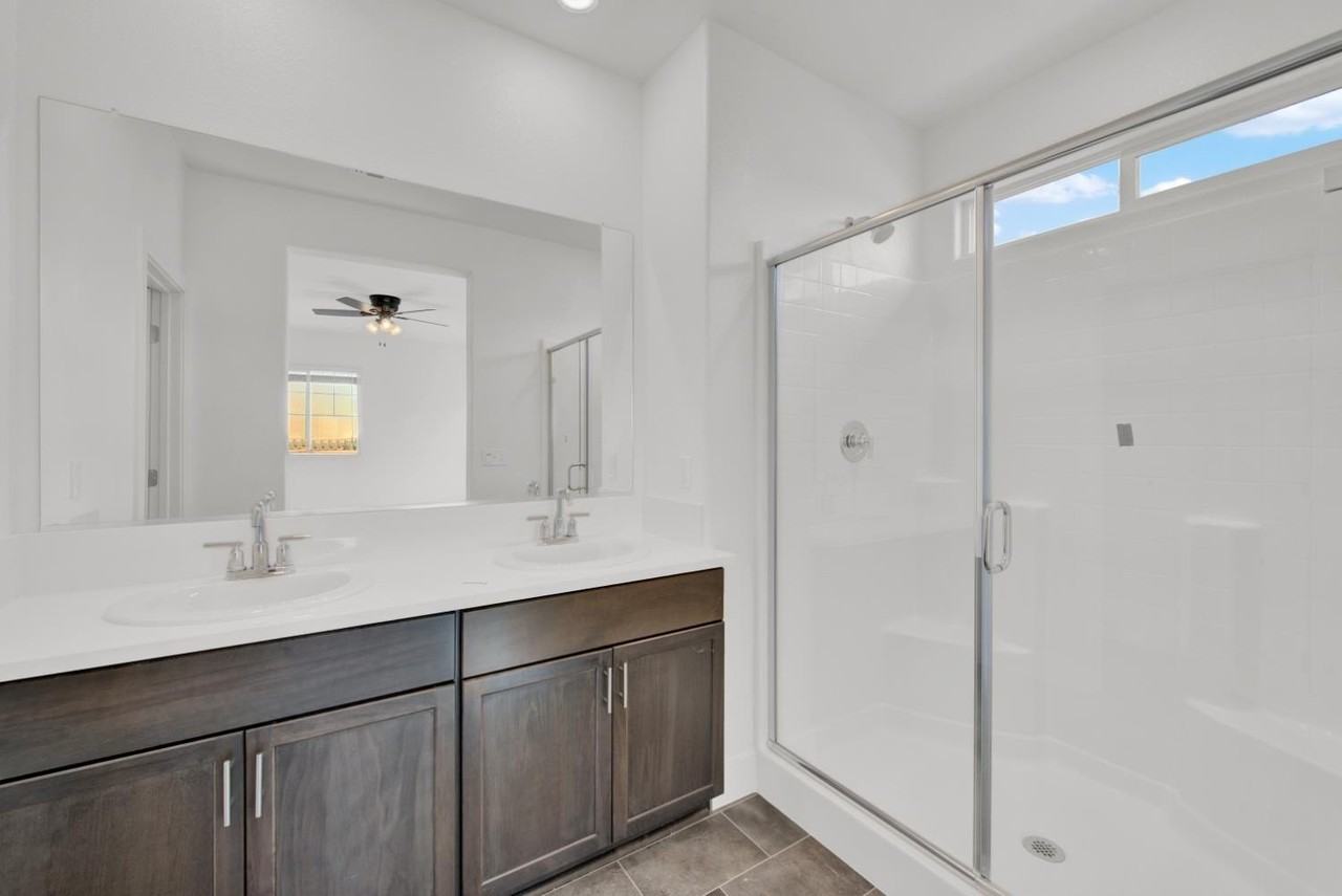 1217 Niemann St - Photo 6 of 12