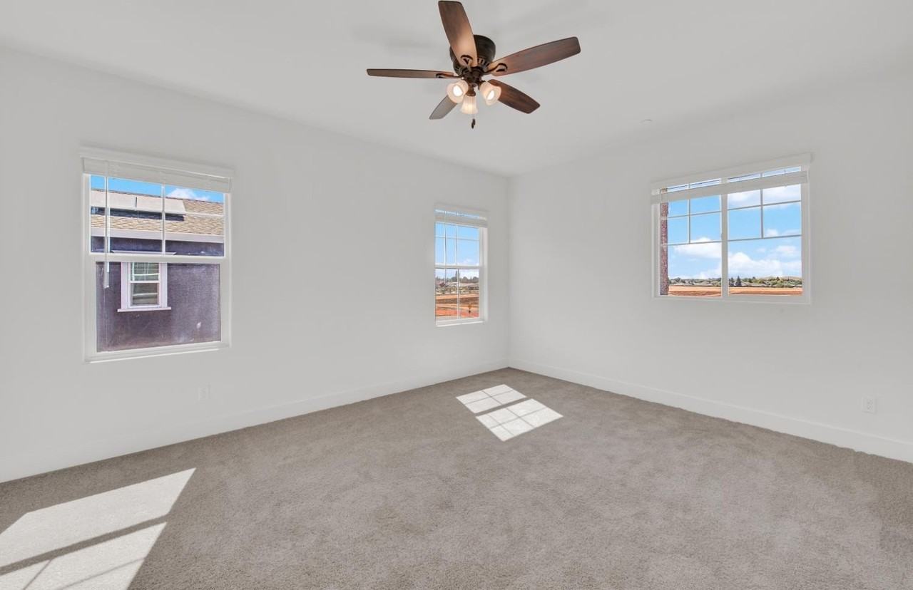 1217 Niemann St - Photo 7 of 12