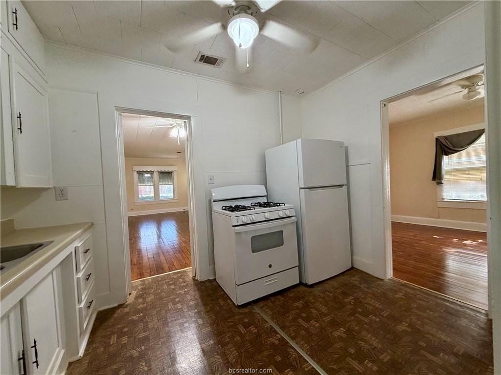 1515 Boone St - Photo 5 of 16