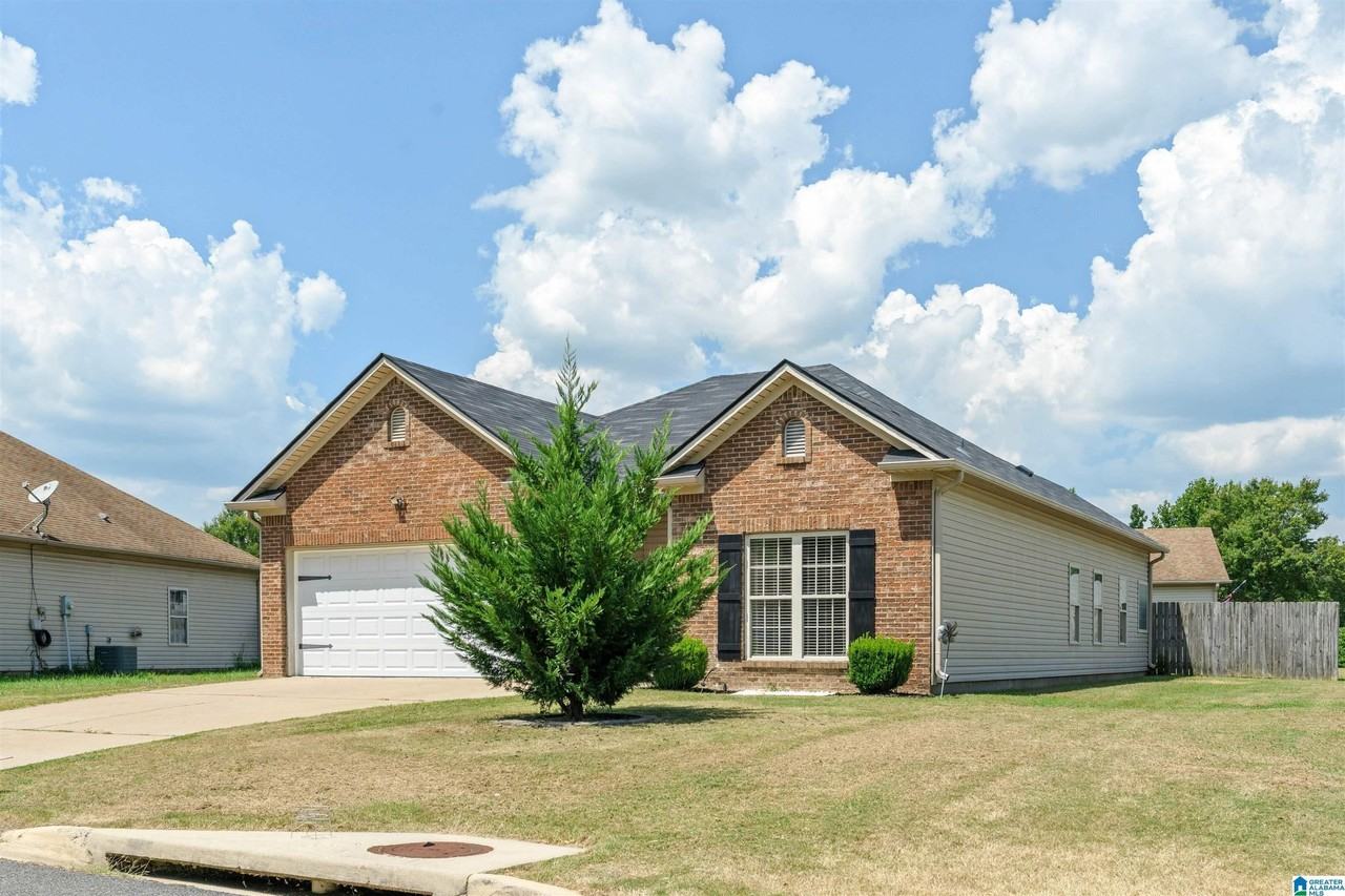 992 Meriweather Dr - Photo 3 of 30