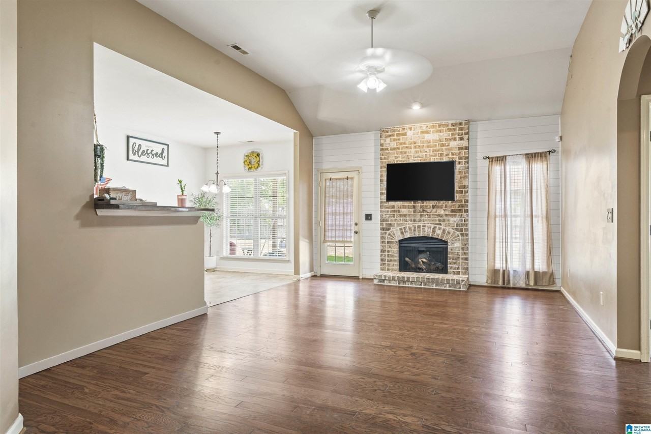 992 Meriweather Dr - Photo 5 of 30