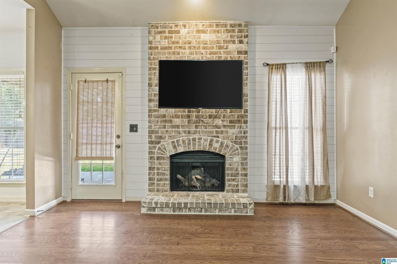992 Meriweather Dr - Photo 7 of 30