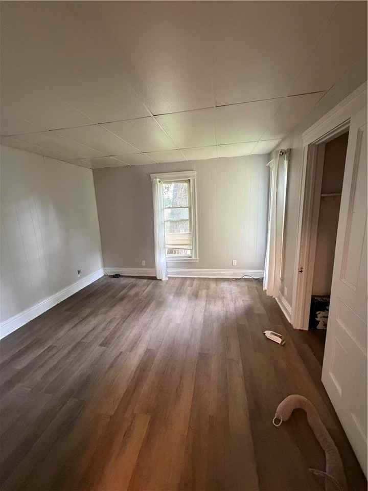 308 Home St #B - Photo 3 of 6