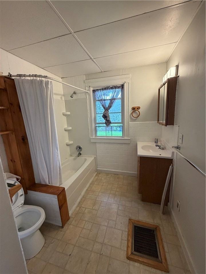 308 Home St #B - Photo 5 of 6
