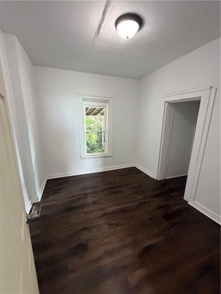 411 Dewitt Ave #A - Photo 3 of 7