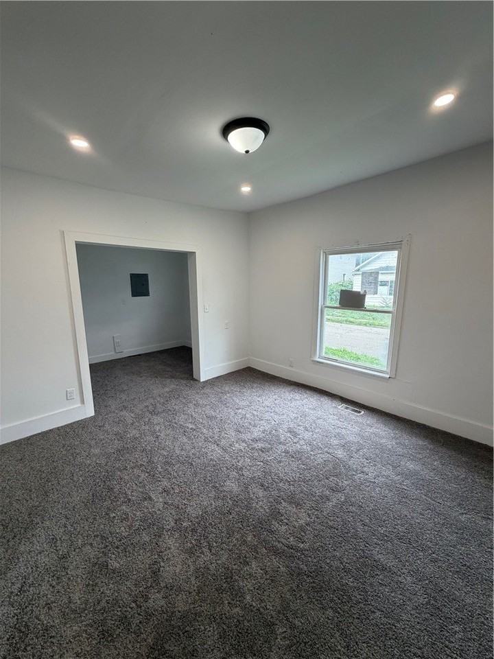 411 Dewitt Ave #A - Photo 4 of 7