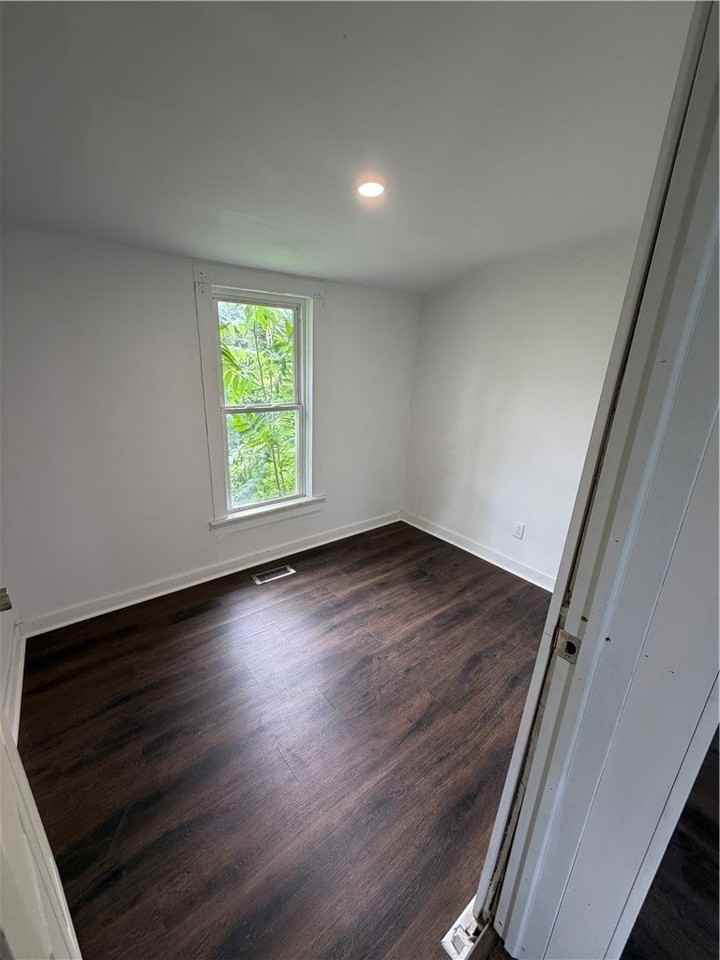 411 Dewitt Ave #A - Photo 5 of 7