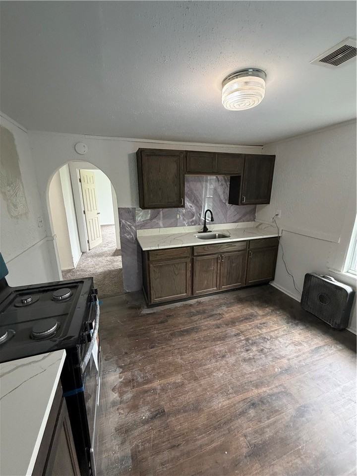 411 Dewitt Ave #B - Photo 2 of 9