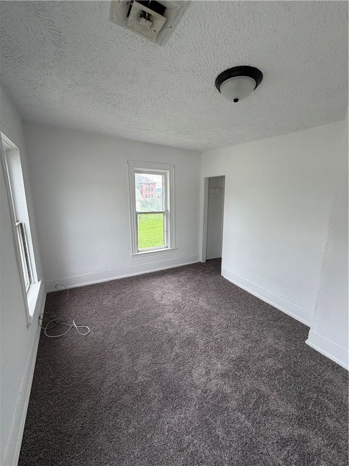 411 Dewitt Ave #B - Photo 4 of 9