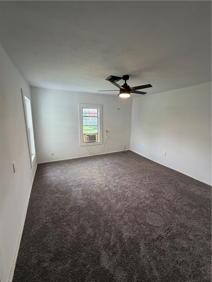 411 Dewitt Ave #B - Photo 6 of 9