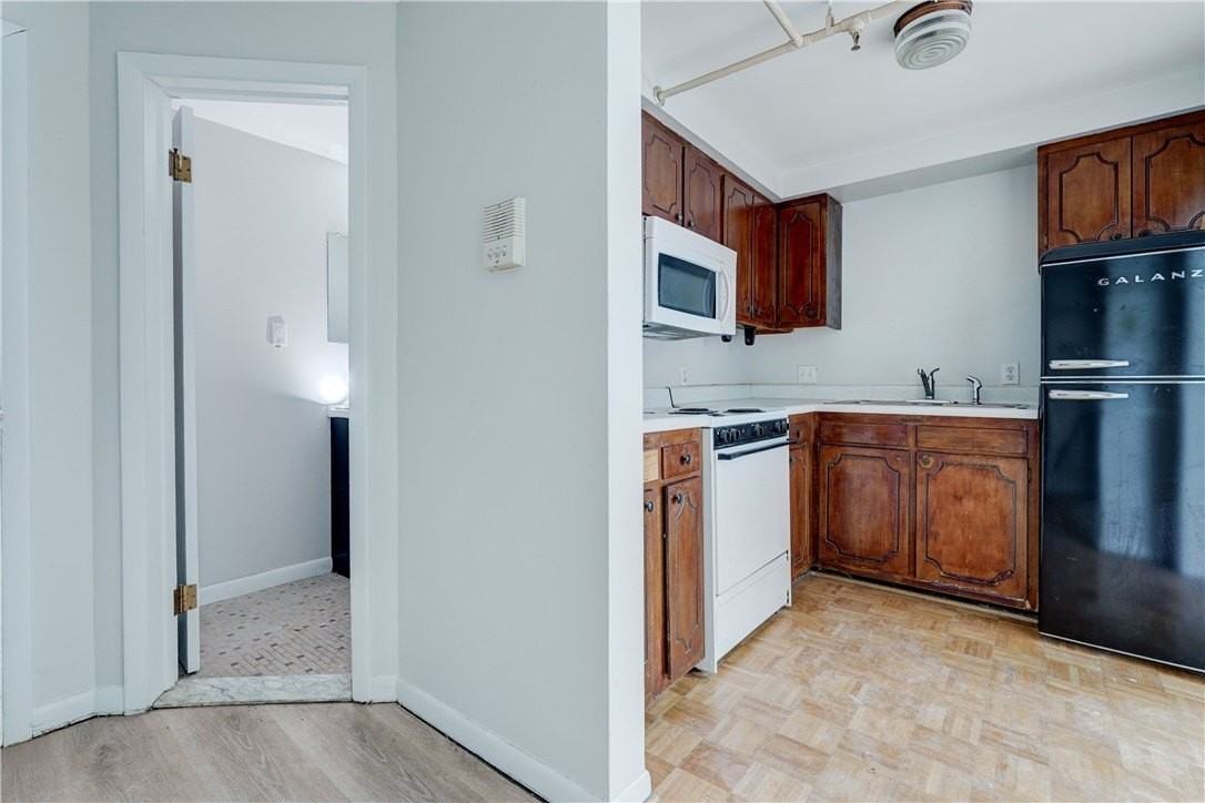 400 Main St #B9 - Photo 3 of 13