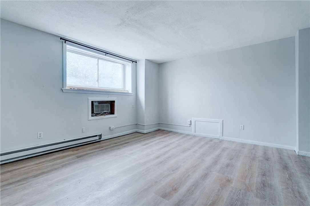 400 Main St #B9 - Photo 6 of 13
