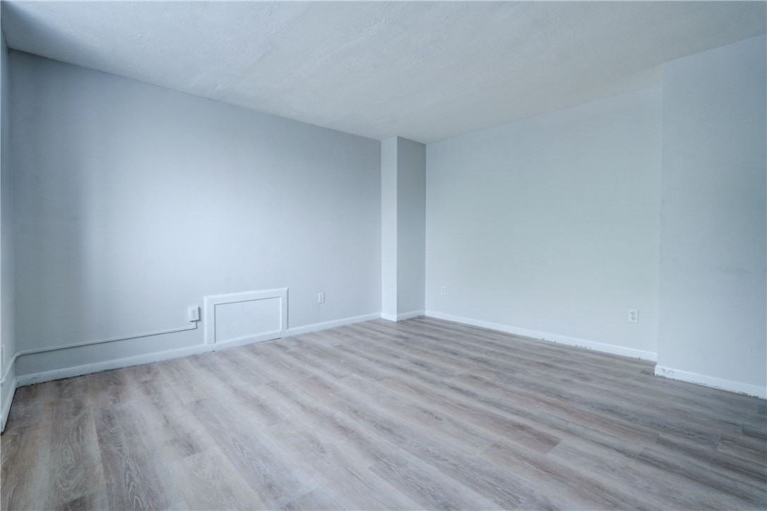 400 Main St #B9 - Photo 7 of 13