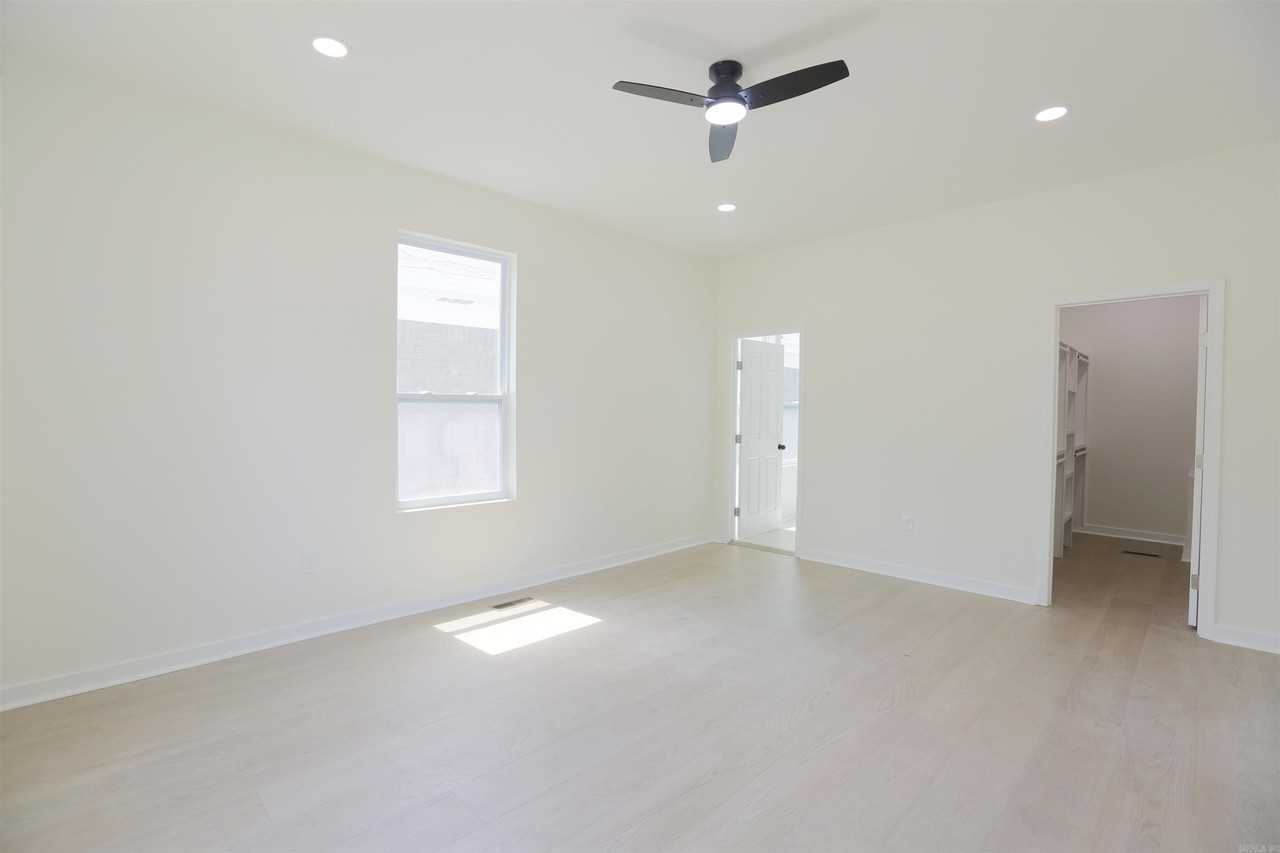 1006 S Cross St - Photo 3 of 36